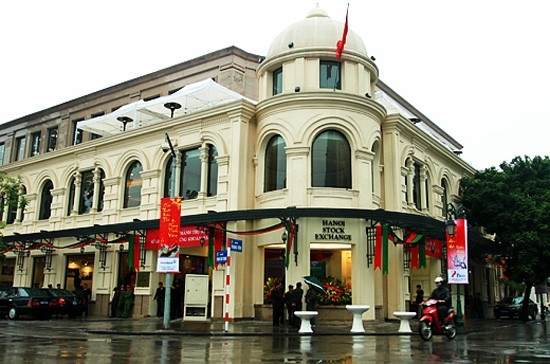 Foreign investors pour US$325 million into Vietnamese stocks in July